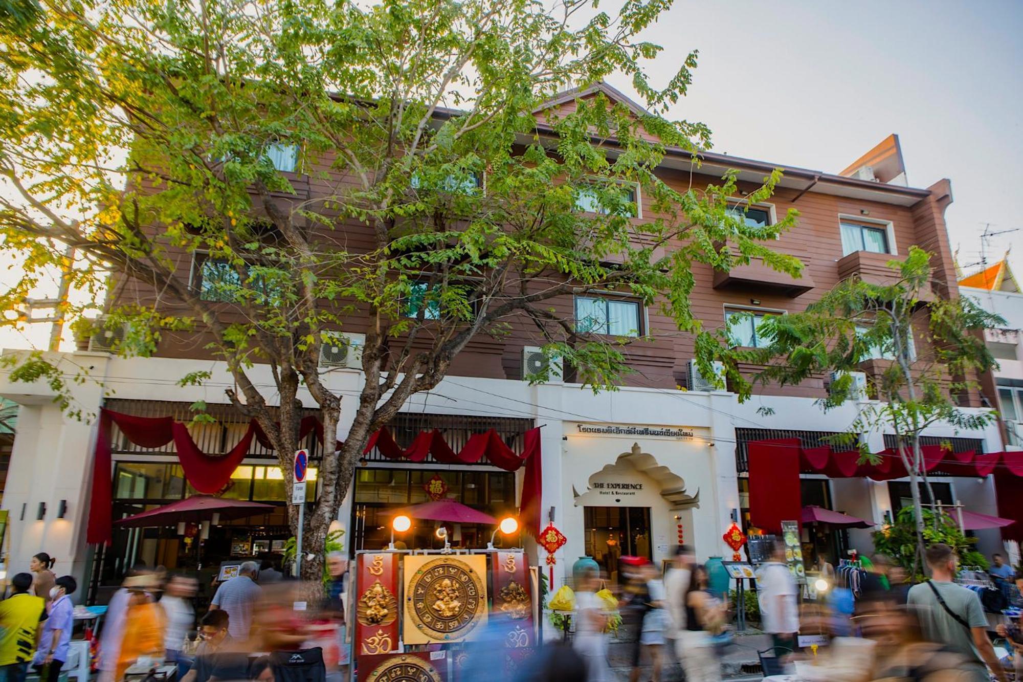 The Experience Walking Street Chiang Mai — Foto’s 3